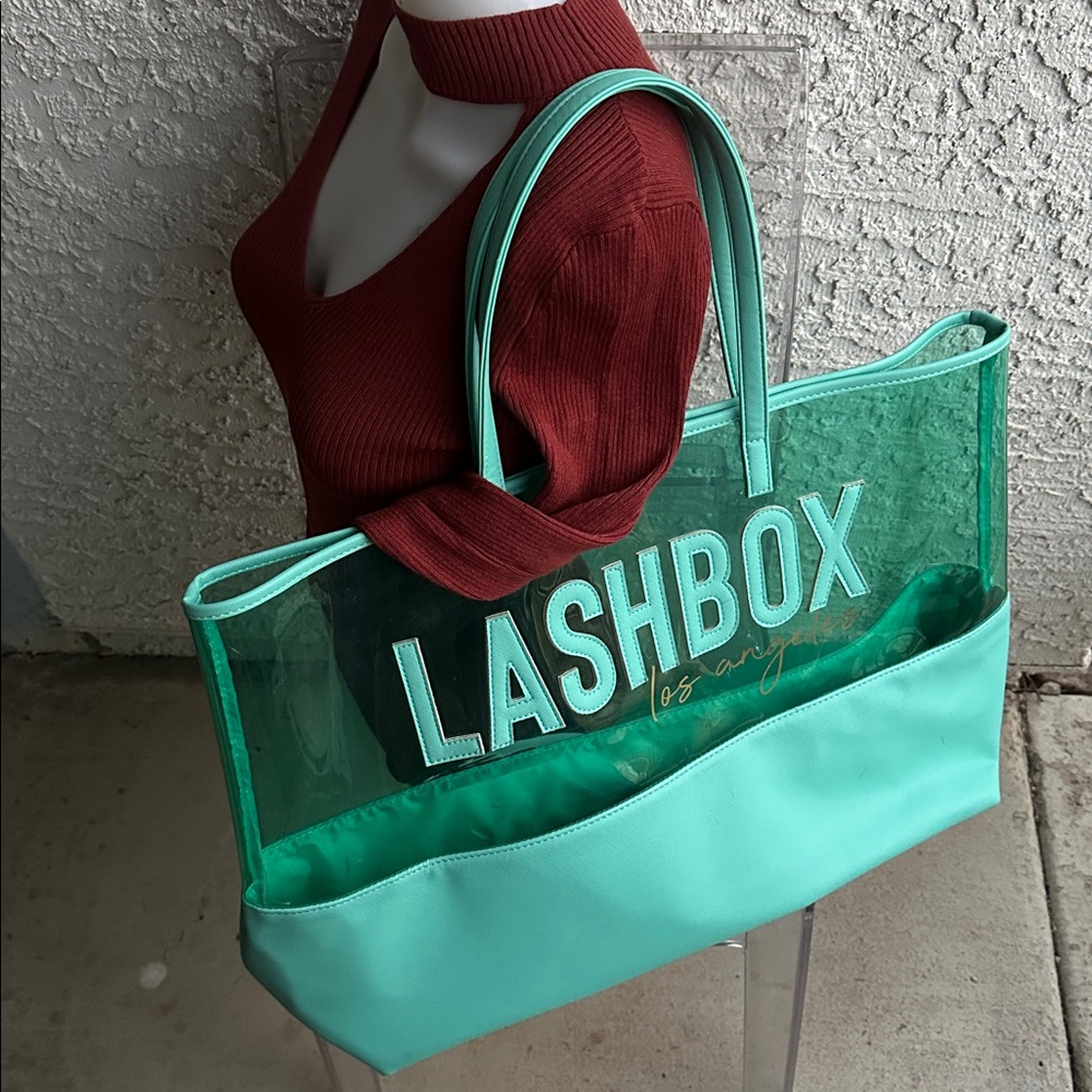 LBLA Vacation Tote XL-Lashbox LA luxury vegan leather & PVC bag-used few times - Picture 11 of 16